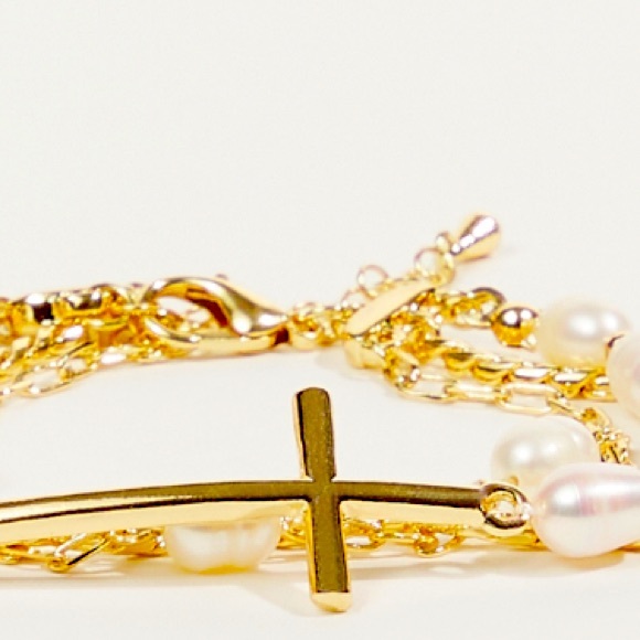 NWT Altar’d State Layered Pearl Faith Cross Bracelet - Picture 5 of 5